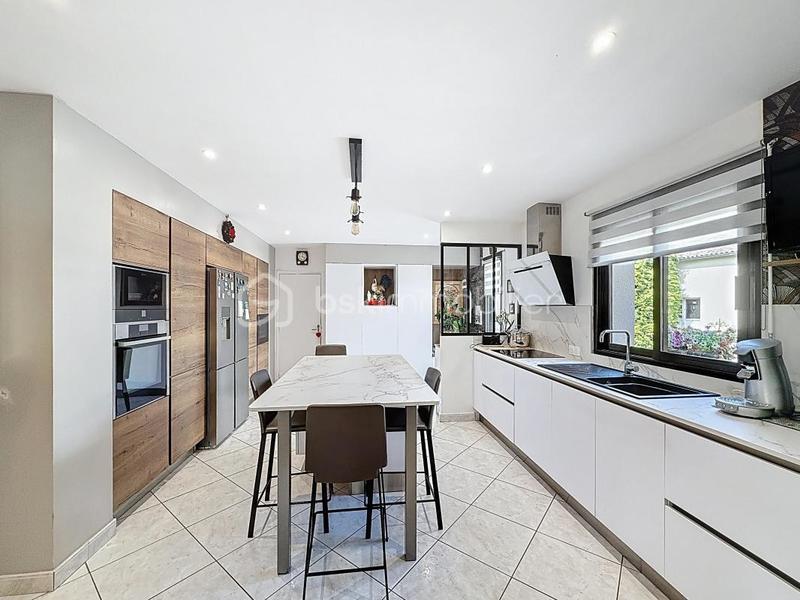 Propriété - 230 m² - 10 pièces