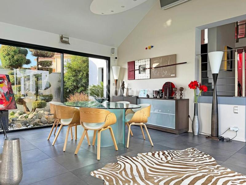 Villa - 240 m² - 7 pièces