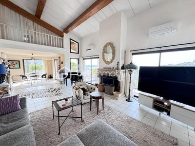 Villa - 260 m² - 8 pièces