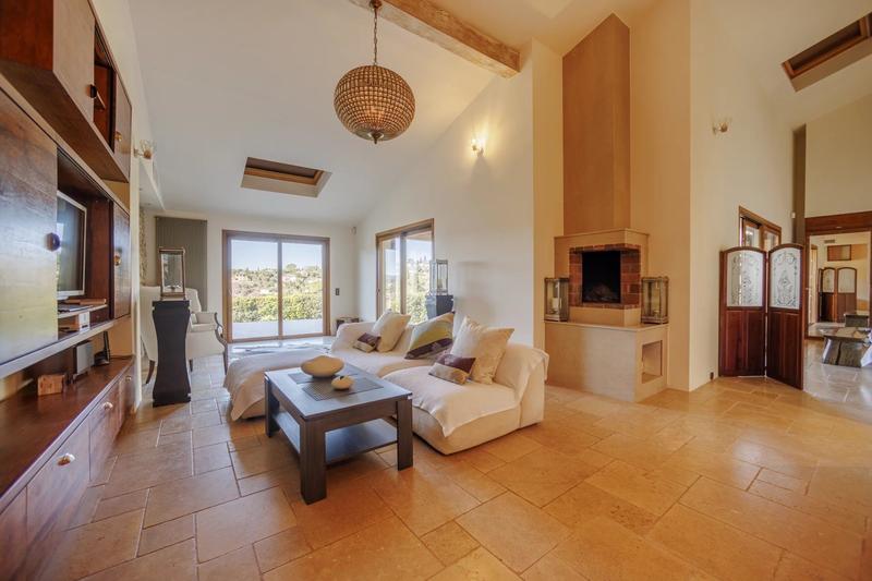 Maison - 401 m² - 9 pièces