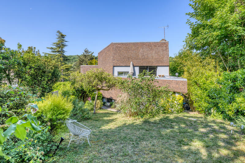 Maison - 233 m² - 8 pièces