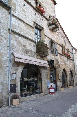 Maison traditionnelle - 900 m² - 10 pièces