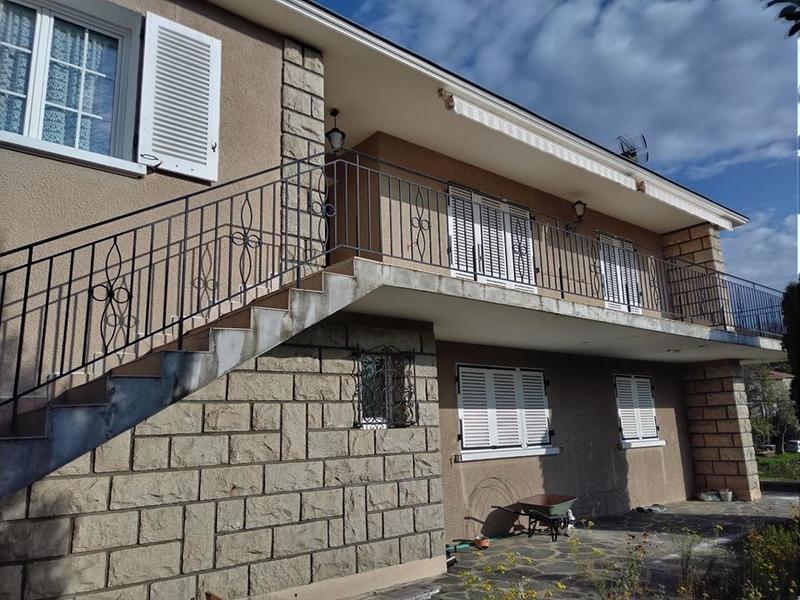 Maison traditionnelle - 169 m² - 7 pièces