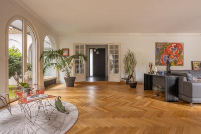 Maison - 390 m² - 10 pièces