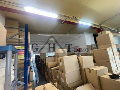 Entrepôt - 698 m²