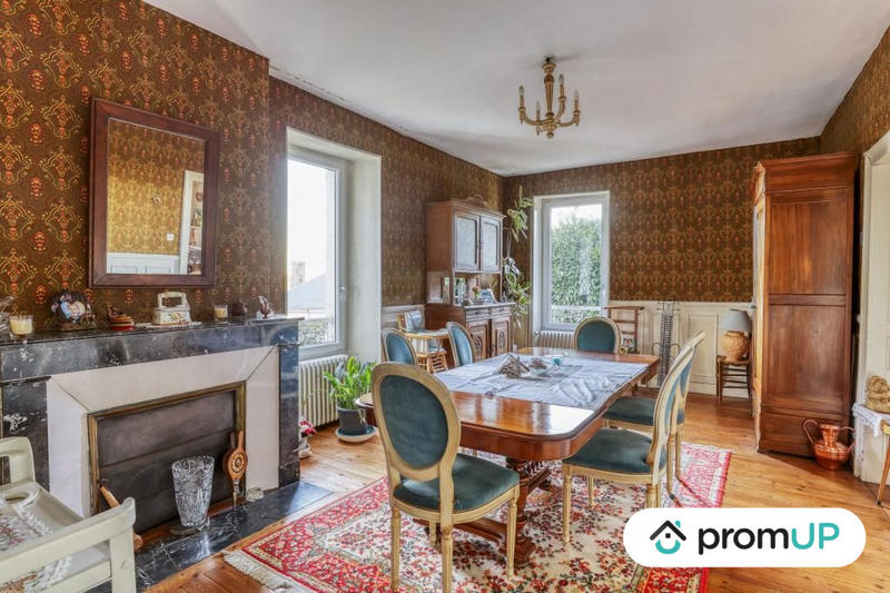 Maison - 270 m² - 10 pièces