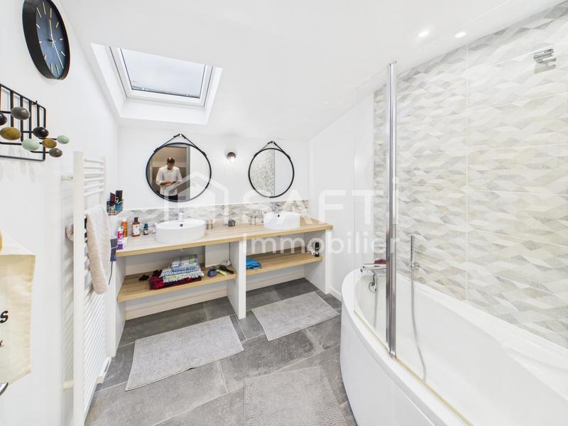 Maison - 260 m² - 7 pièces