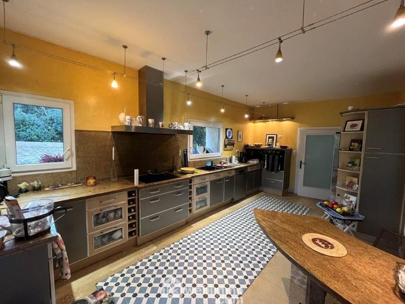 Maison - 500 m² - 9 pièces