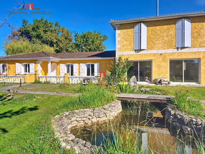 Maison traditionnelle - 240 m² - 6 pièces