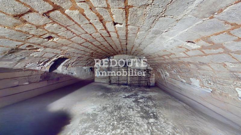 Propriété - 290 m² - 9 pièces