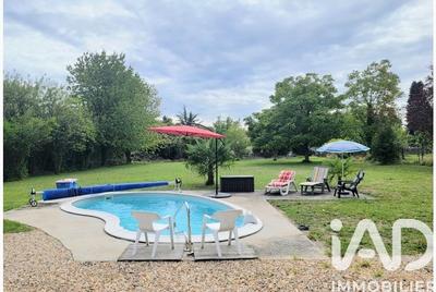 Maison - 243 m² - 8 pièces