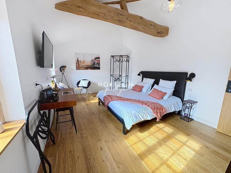 Maison ancienne - 305 m² - 12 pièces