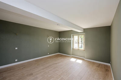 Maison - 360 m² - 12 pièces