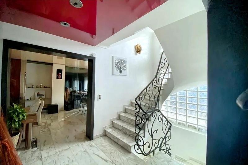 Pavillon - 300 m² - 12 pièces