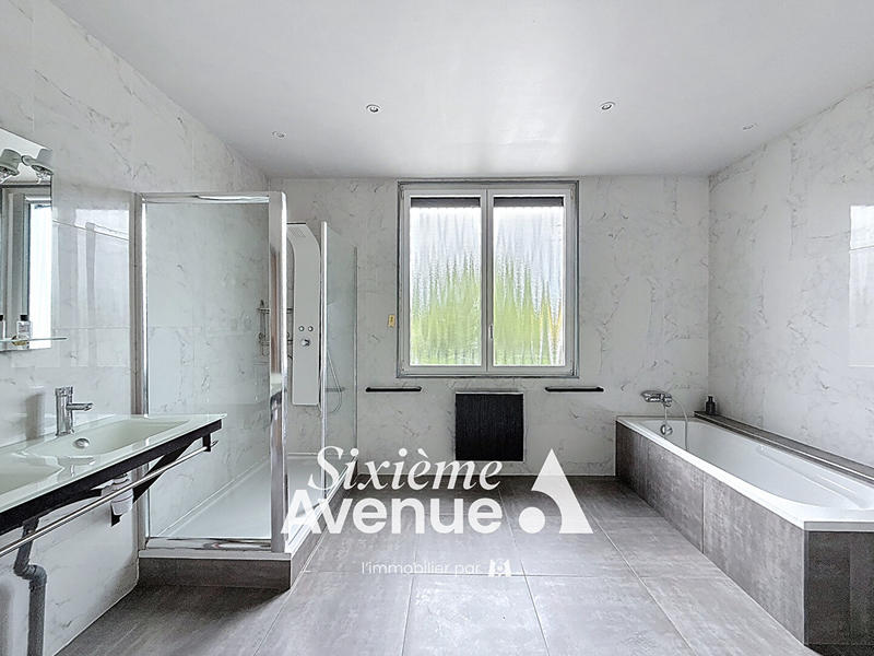 Maison - 111 m² - 4 pièces