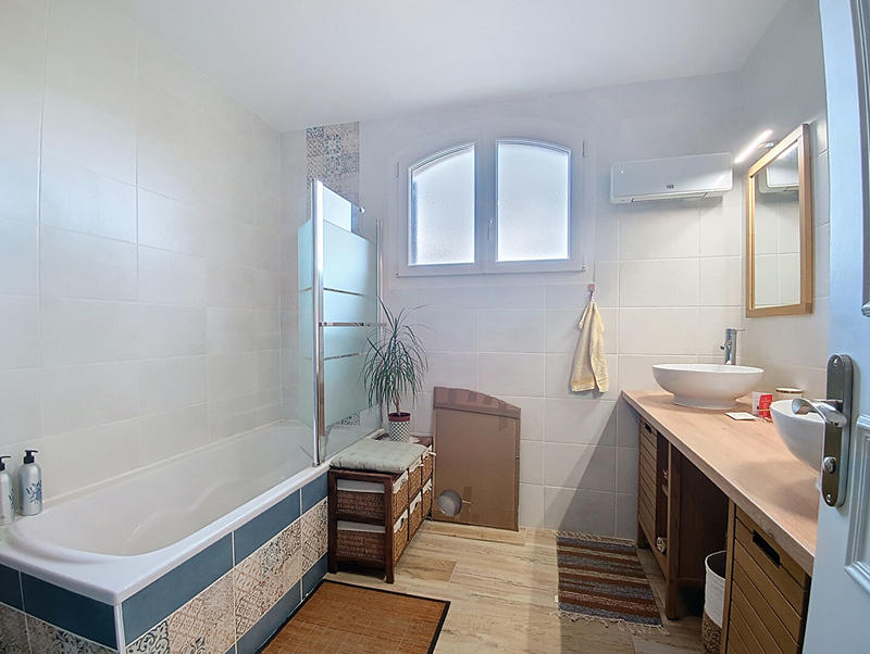 Maison - 167 m² - 8 pièces