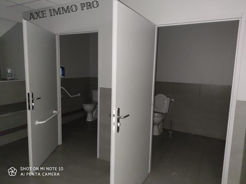 Local commercial - 1 854 m² - 5 pièces