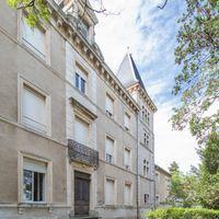 Château - 3 706 m² - 13 pièces