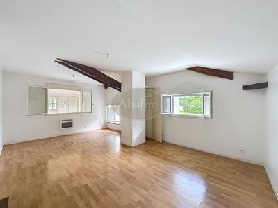 Maison - 200 m² - 9 pièces