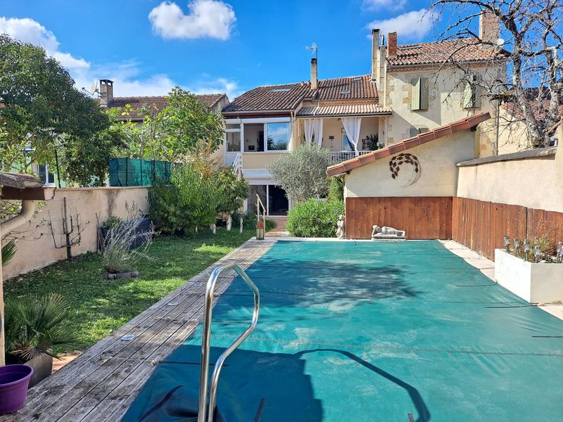 Maison - 273 m² - 10 pièces