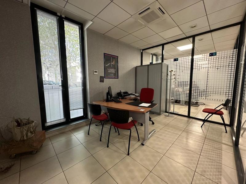 Magasins - 194 m² - 7 pièces