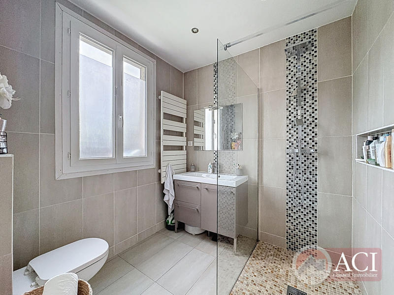 Maison - 185 m² - 6 pièces