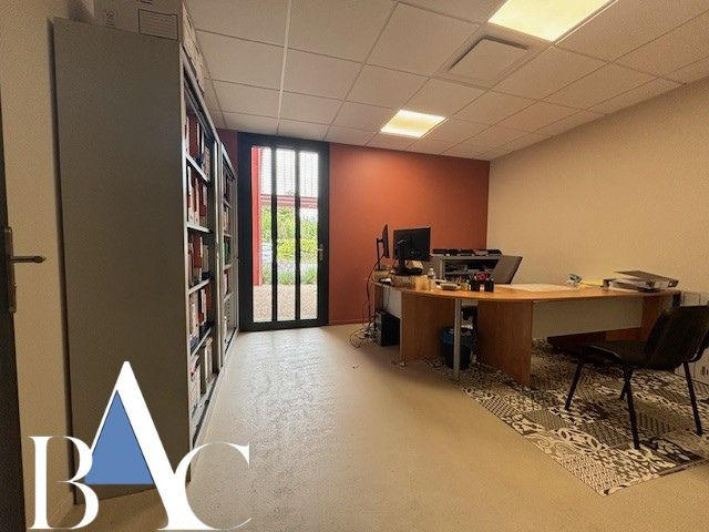 Bureau - 525 m²