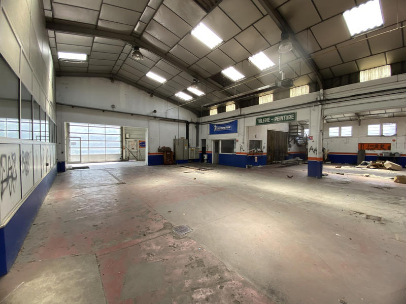 Local commercial - 1 900 m²