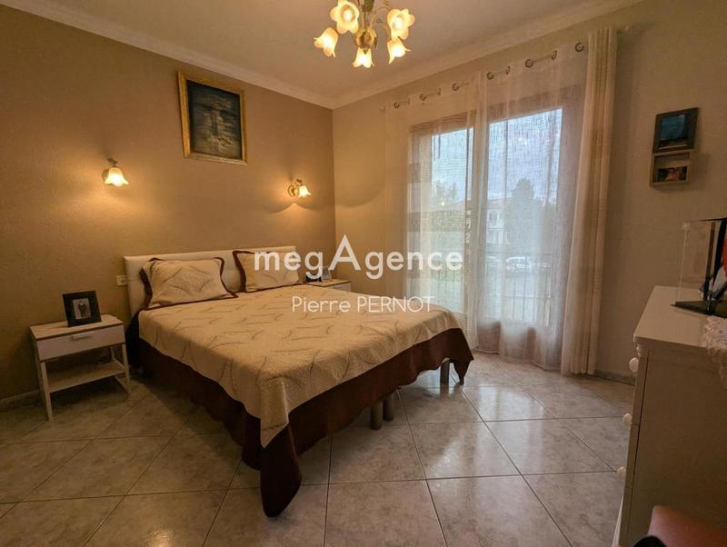 Maison traditionnelle - 240 m² - 6 pièces