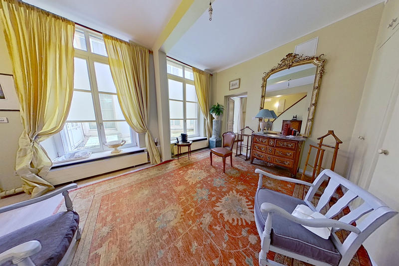 Appartement - 241 m² - 8 pièces