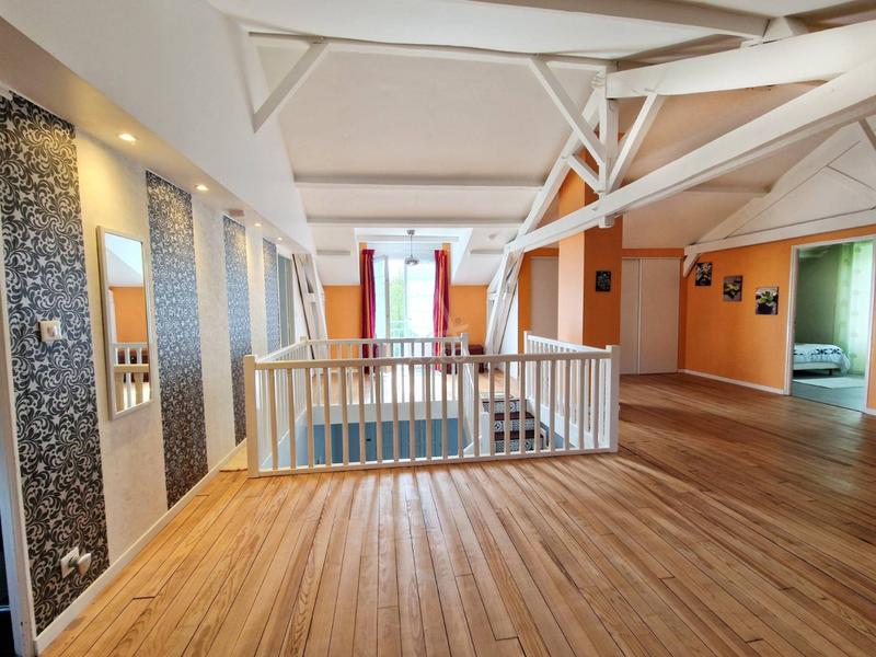 Maison - 236 m² - 10 pièces