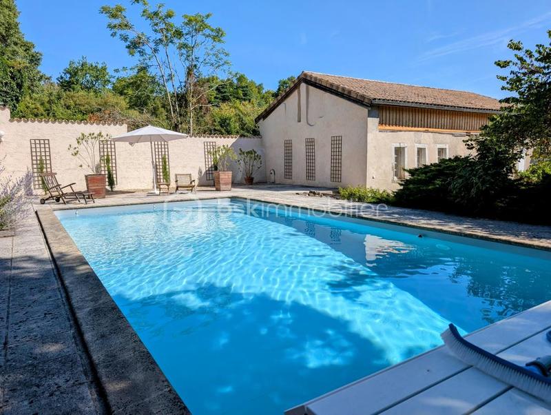 Maison - 296 m² - 9 pièces