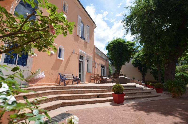 Maison bourgeoise - 395 m² - 11 pièces
