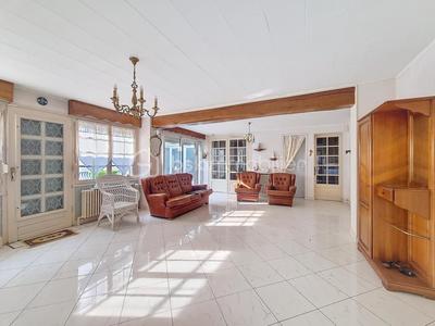 Maison - 178 m² - 8 pièces