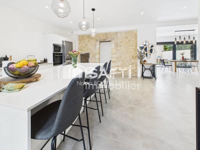 Maison - 205 m² - 6 pièces