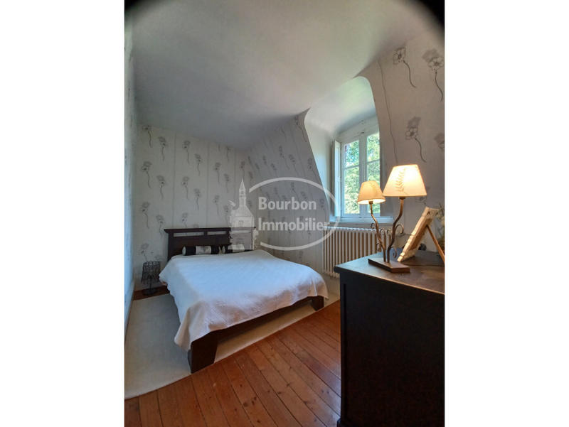 Maison - 303 m² - 12 pièces