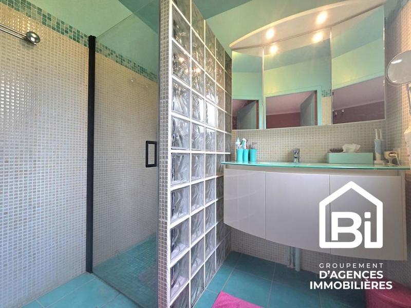 Maison - 218 m² - 8 pièces