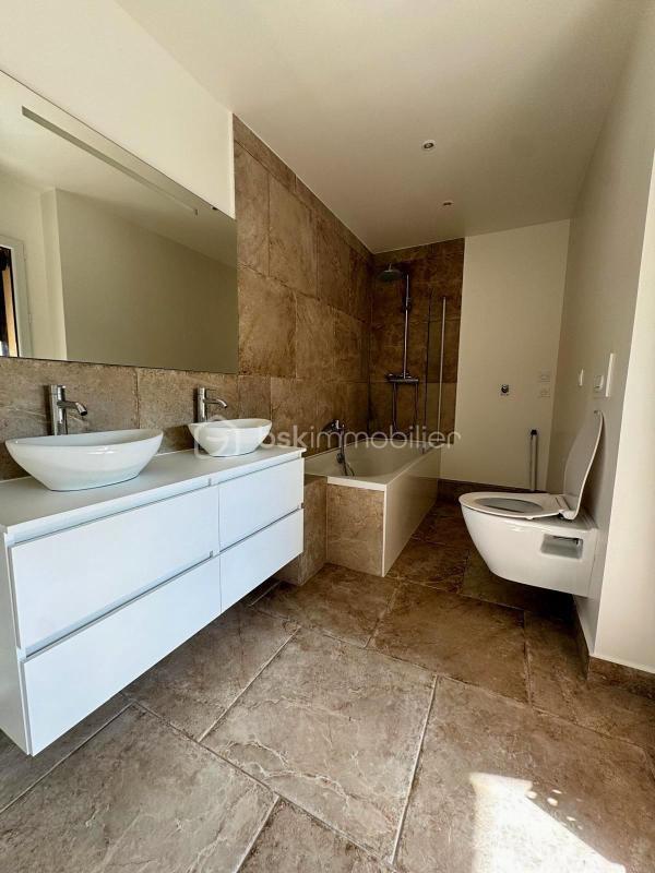 Propriété - 166 m² - 6 pièces