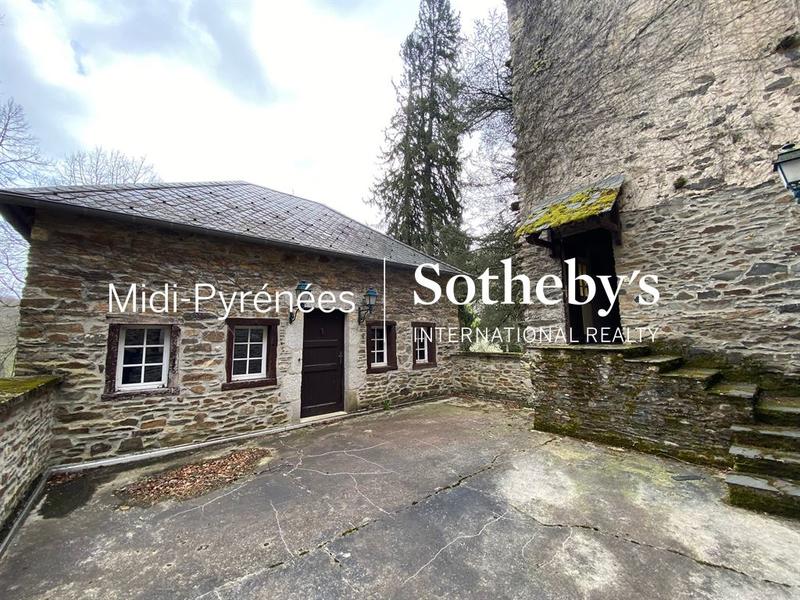 Manoir - 1 000 m² - 28 pièces