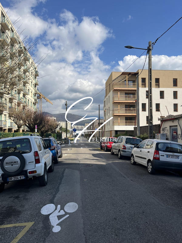 Parking / Garage - 12 m²