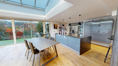 Maison - 217 m² - 9 pièces