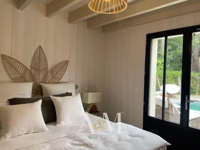 Villa - 170 m² - 8 pièces