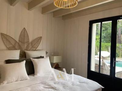 Villa - 170 m² - 8 pièces