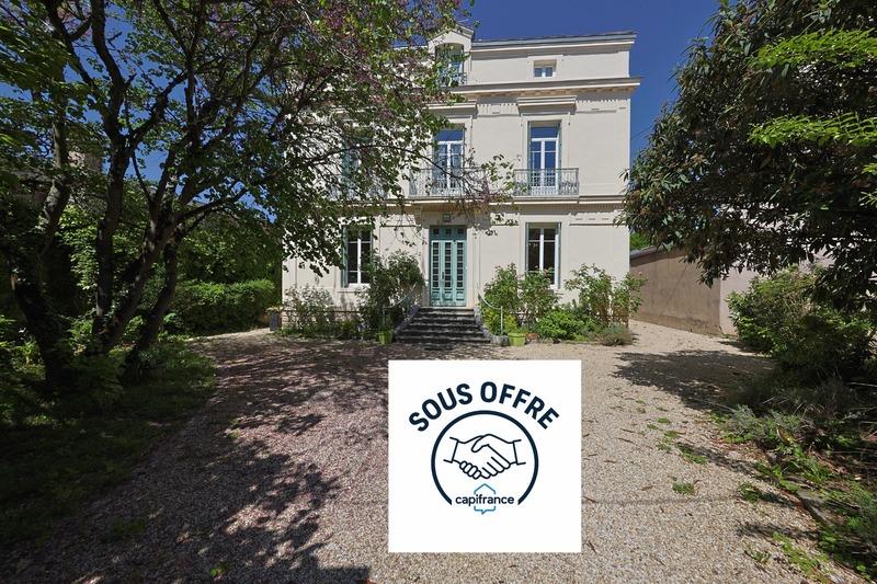 Propriété - 370 m² - 14 pièces