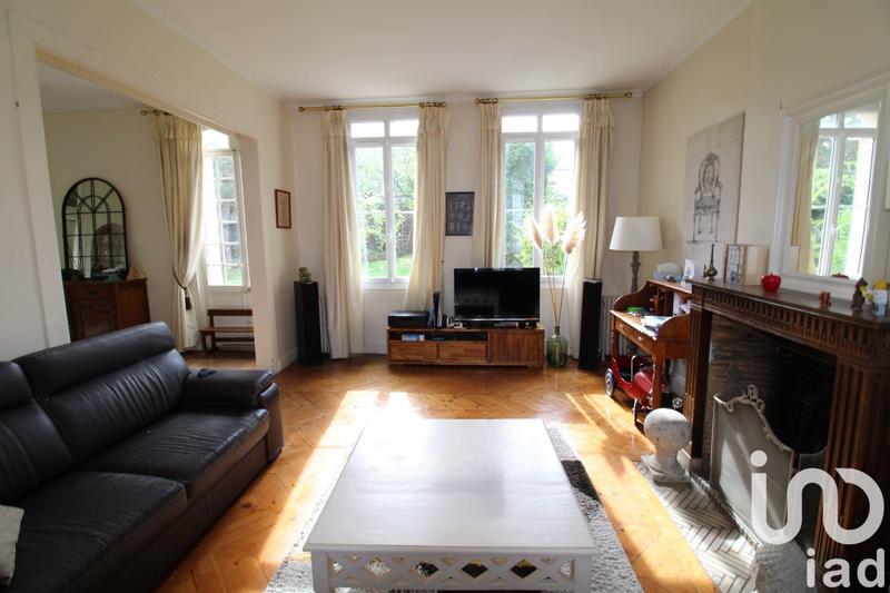 Maison - 209 m² - 9 pièces