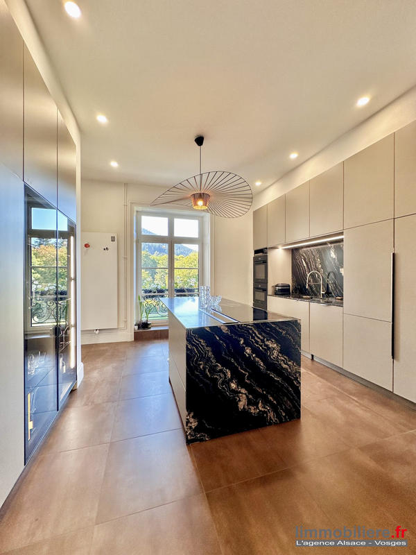 Appartement - 322 m² - 8 pièces