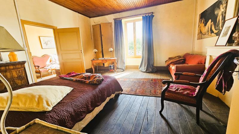 Maison - 240 m² - 7 pièces