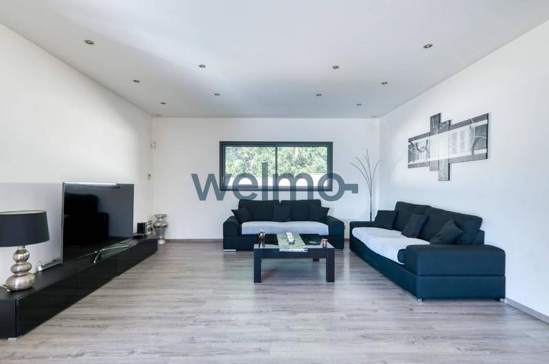 Maison - 300 m² - 8 pièces