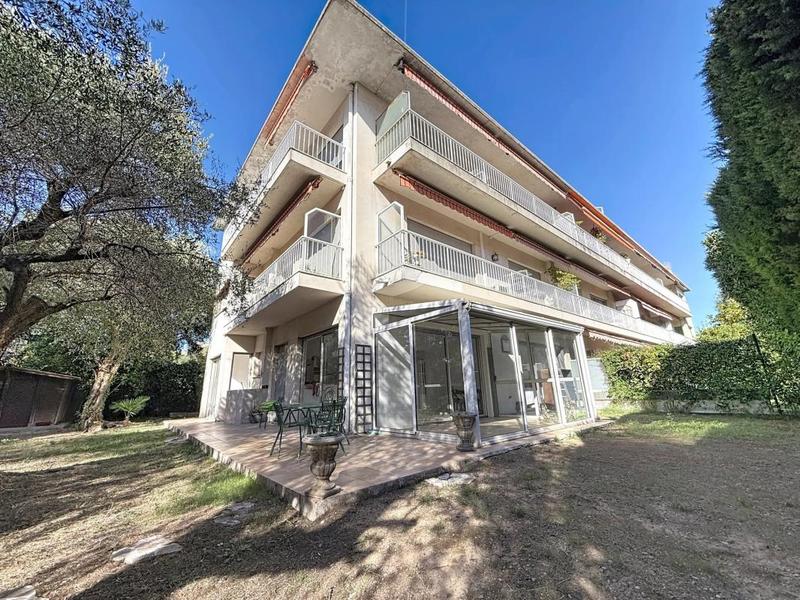 Appartement - 98 m² - 4 pièces