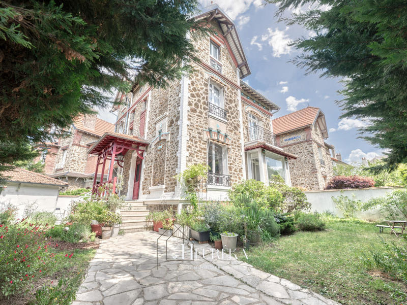 Maison - 180 m² - 7 pièces